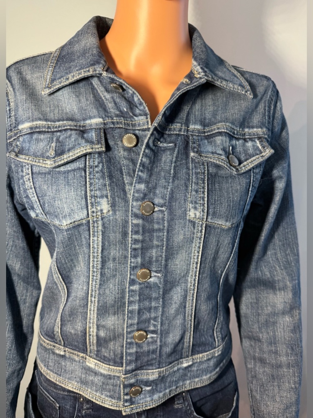 Express Precision Fit Fitted Blue Denim Button Up Jean Jacket. Sz.S